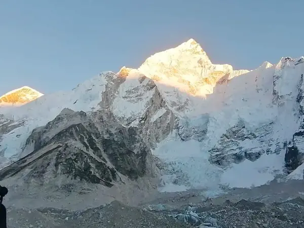 Everet Luxury Lodge Trek